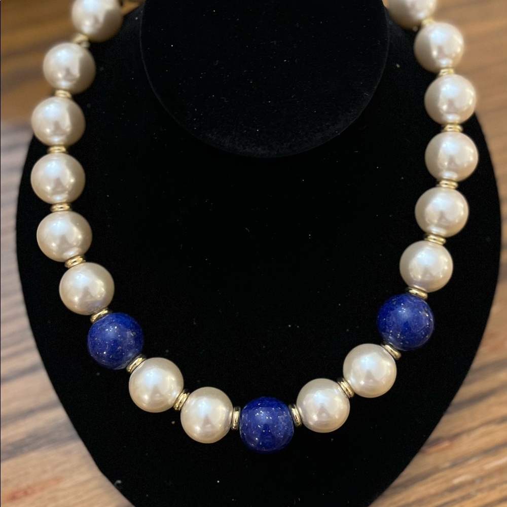 Vintage Signed 1980s NAPIER Costume Pearl And Blue Collar Necklace.